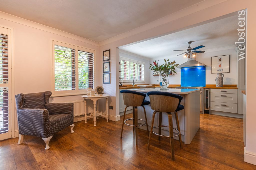 Property photo 3 of 24