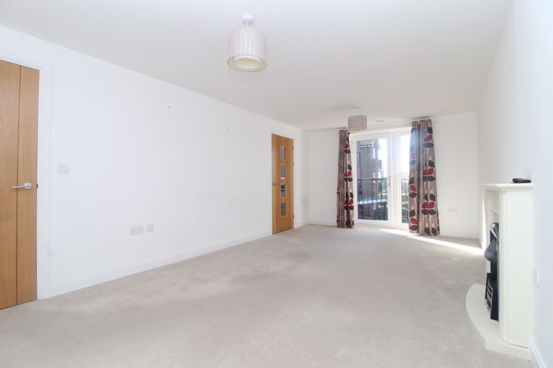 Property photo 3 of 13 Living Room/Diner