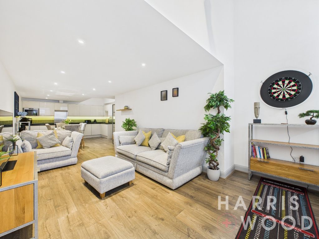 Property photo 2 of 19 4811823