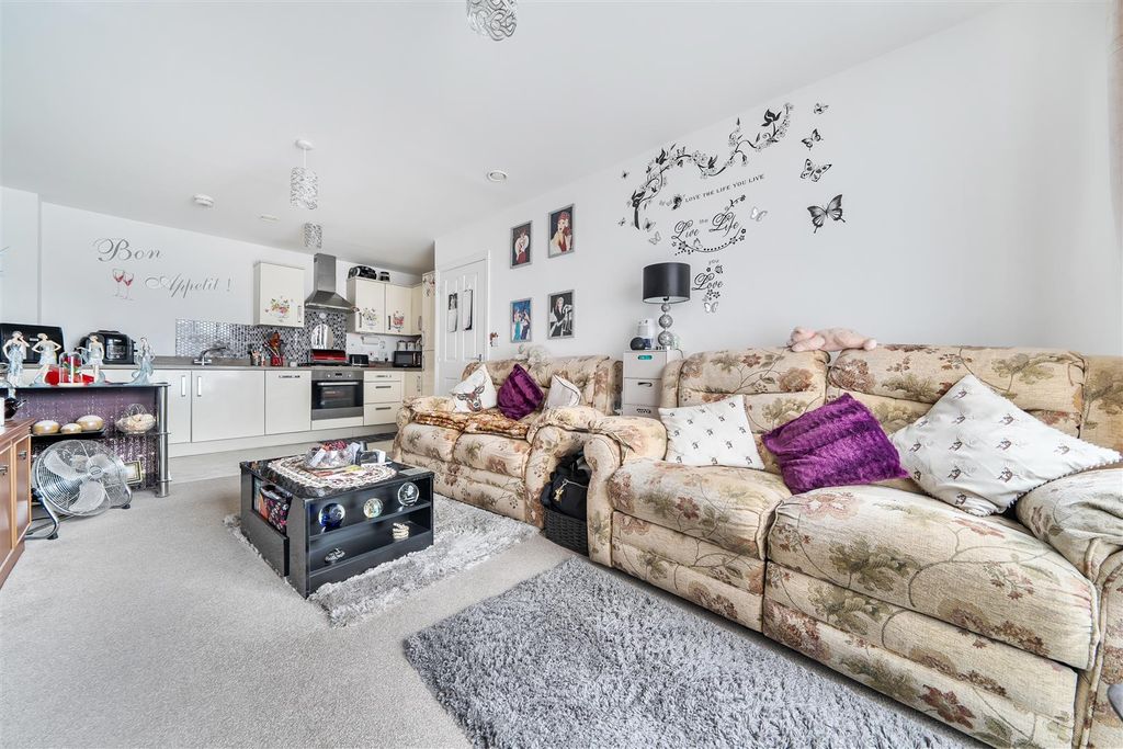 Property photo 2 of 10 1374585-14-690350c67A754-Arw.Jpg