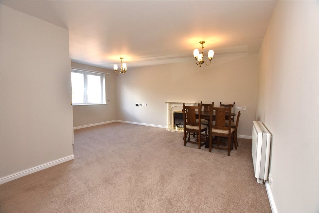 Property photo 2 of 9 Lounge / Dining Room