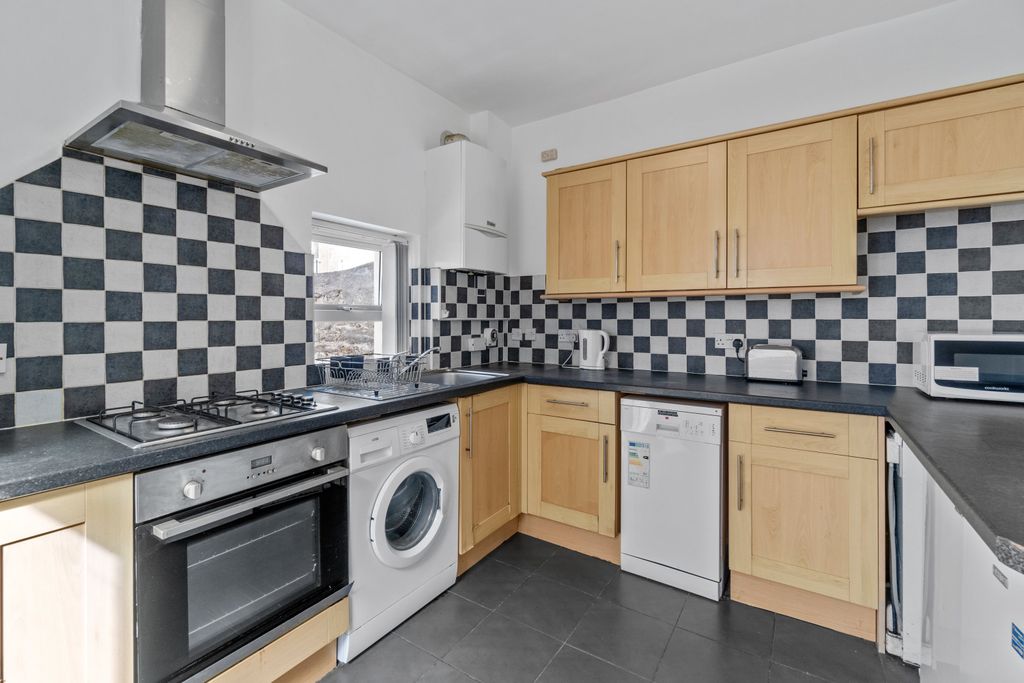 Property photo 3 of 7 0004