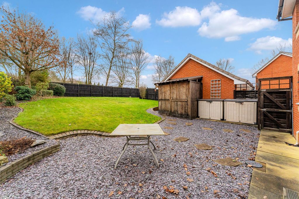 Property photo 2 of 32