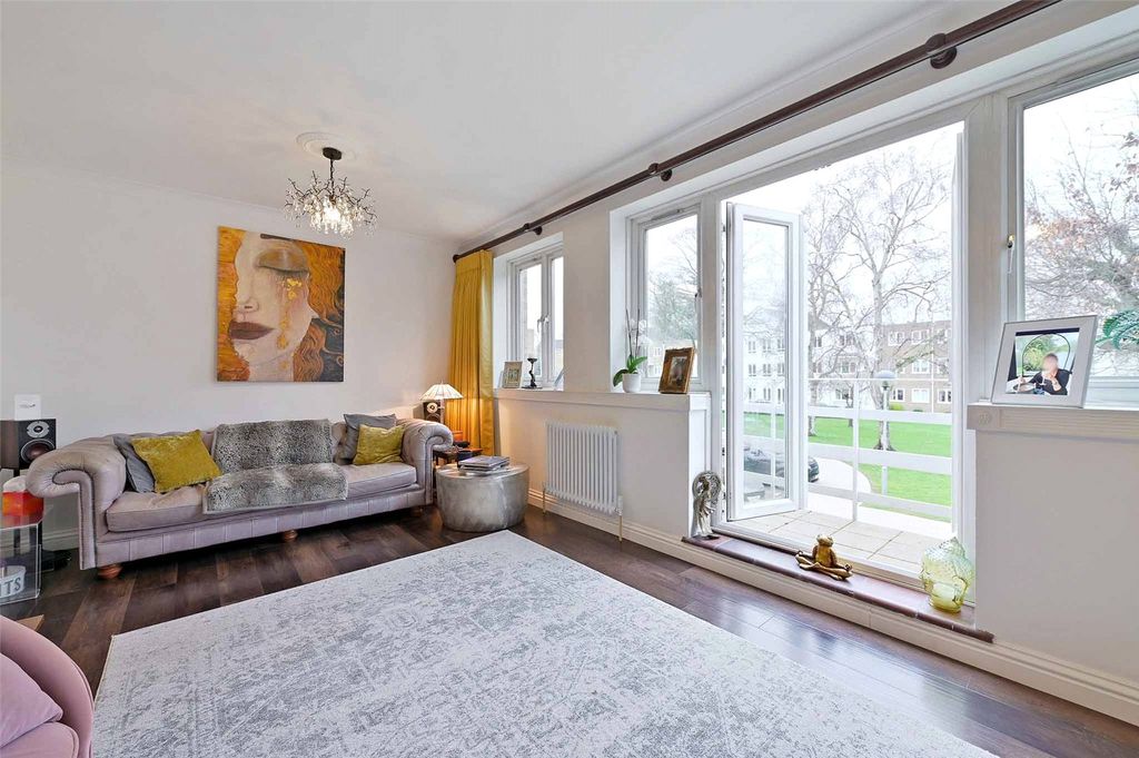 Property photo 3 of 20 Sitting Room