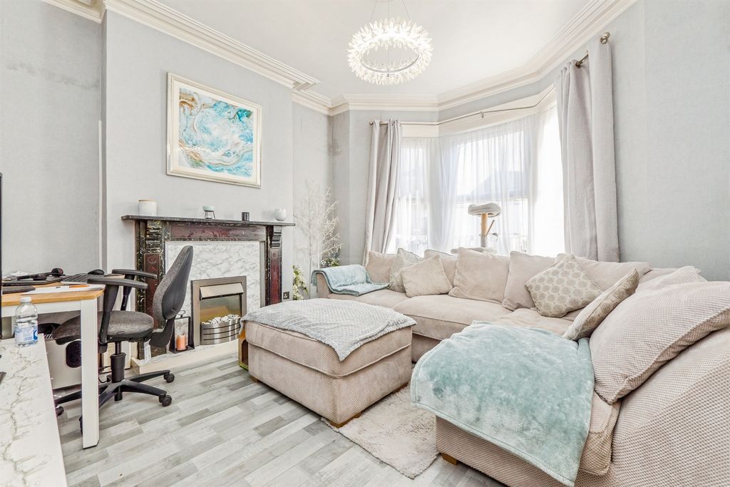 Property photo 2 of 20