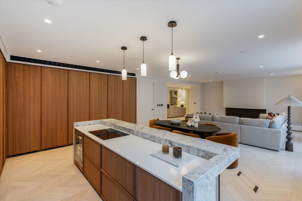 Property photo 3 of 38 Image