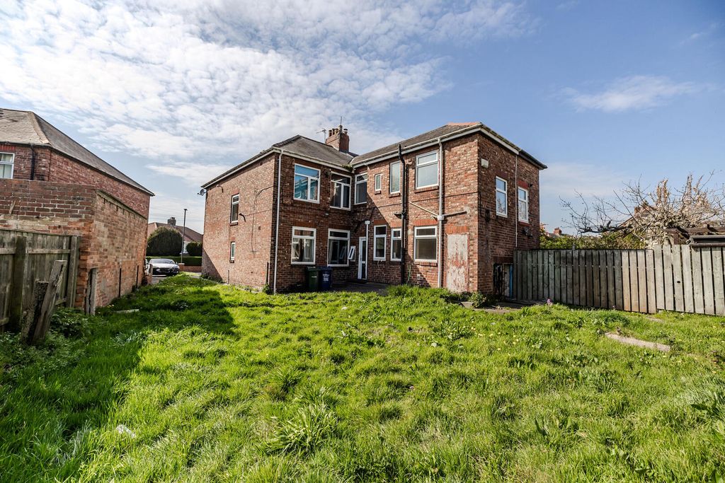 Property photo 2 of 41 Rear Garden