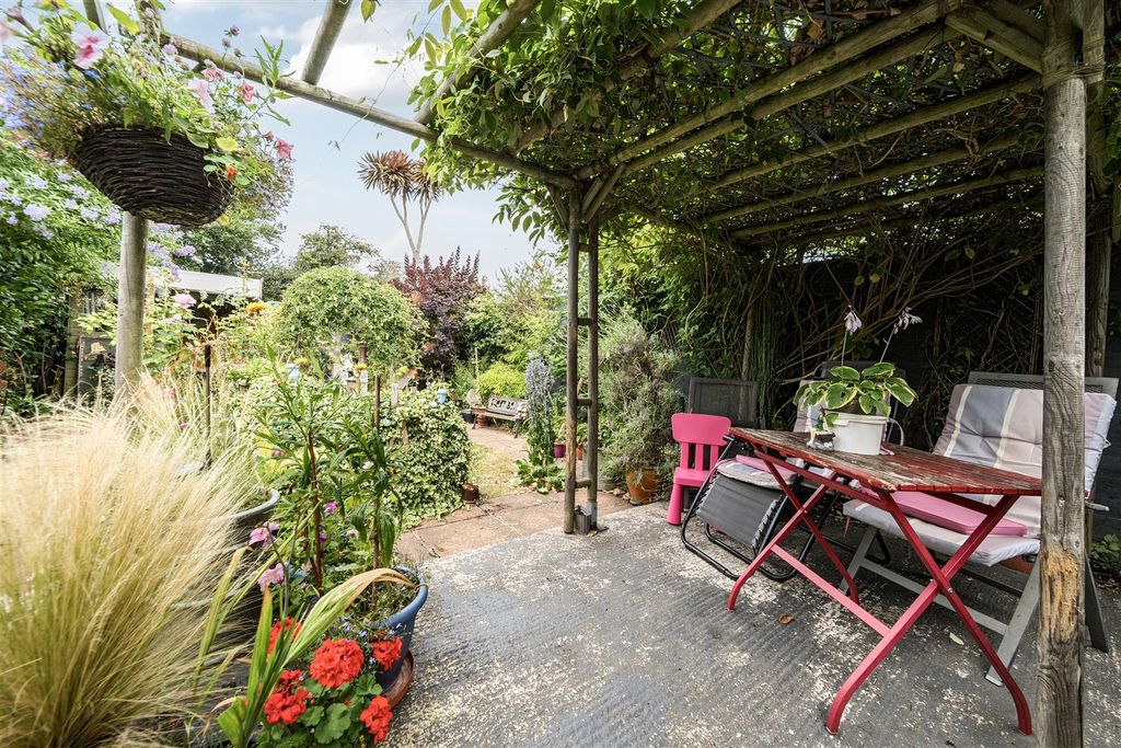 Property photo 2 of 15 Garden