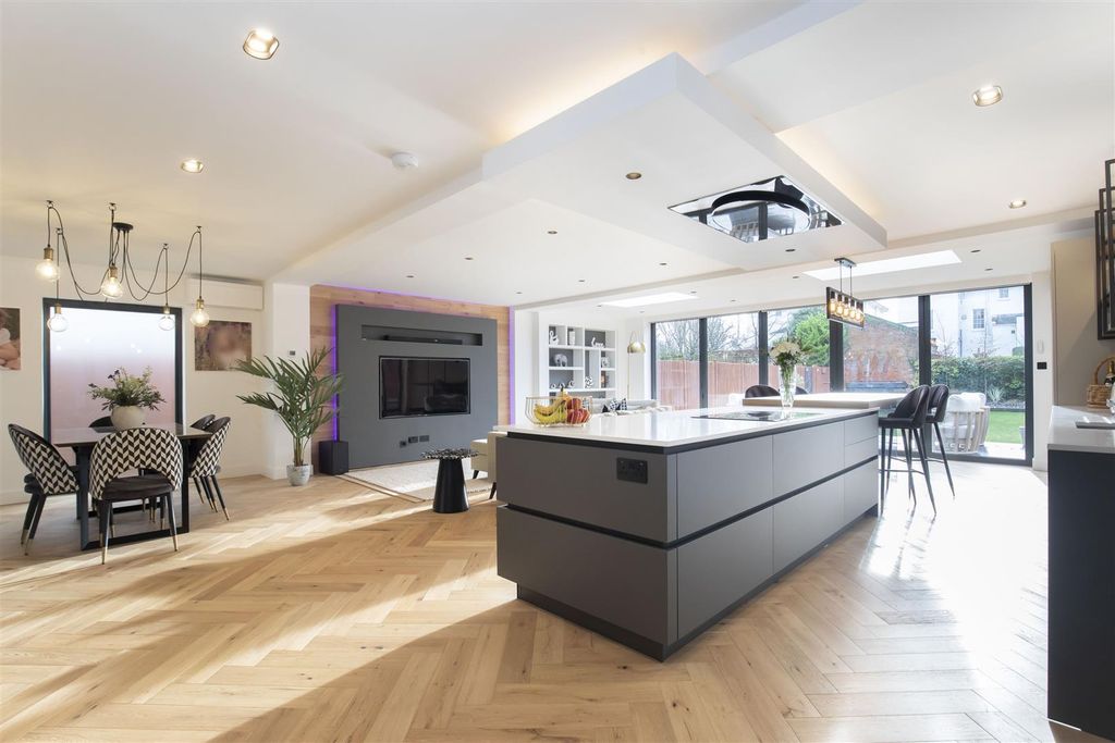 Property photo 2 of 17 4 Walnut Close-04.Jpg