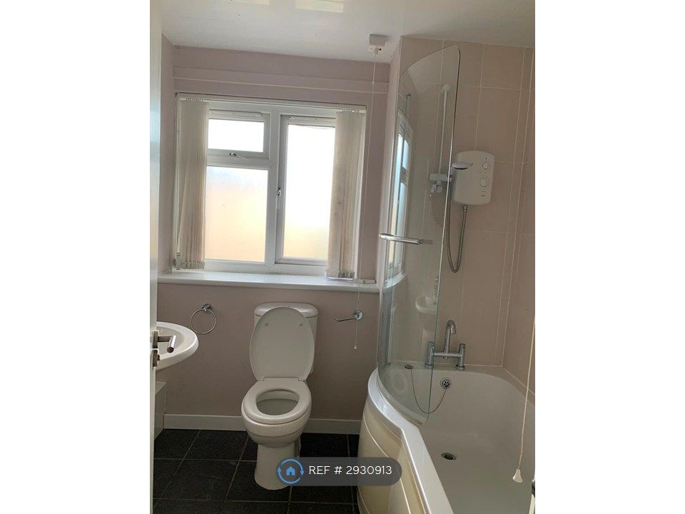 Property photo 3 of 8 Bathroom
