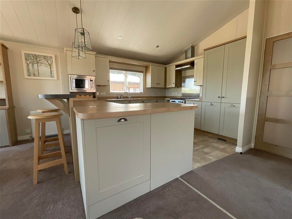 Property photo 2 of 8 Kitchen