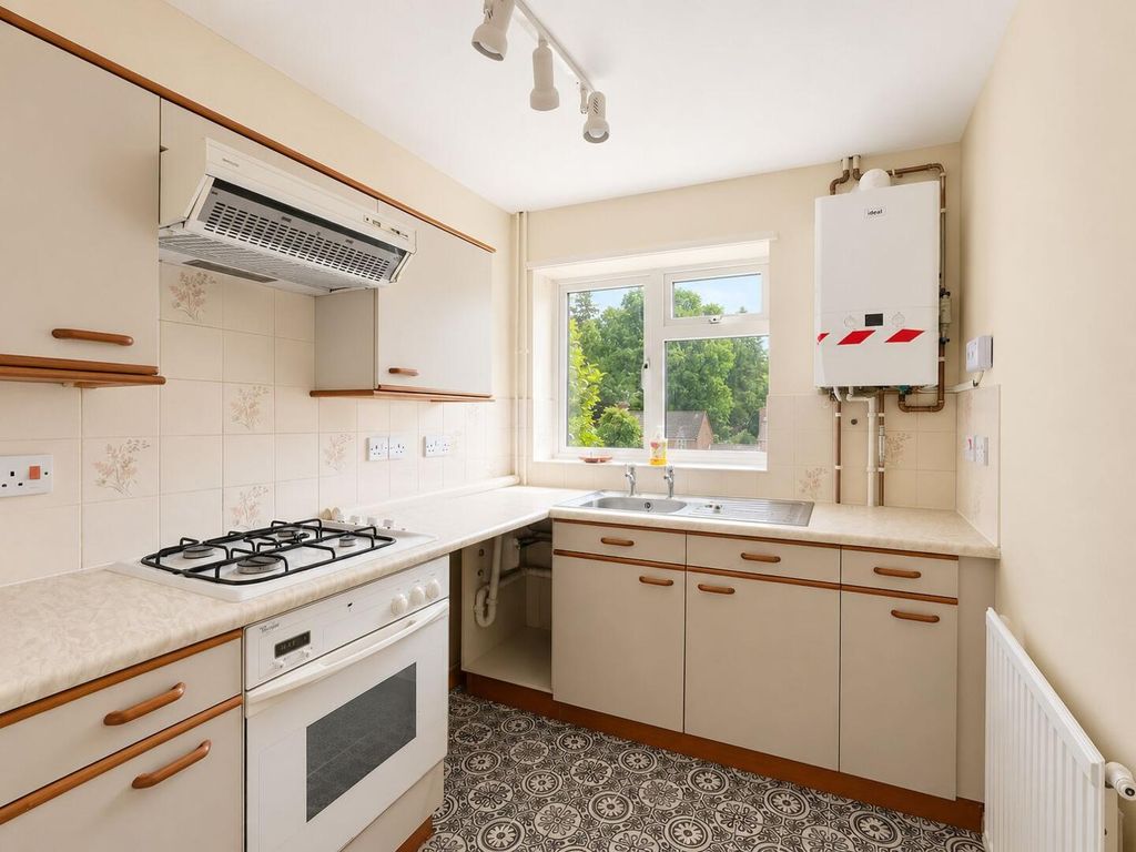 Property photo 3 of 10 Kitchen