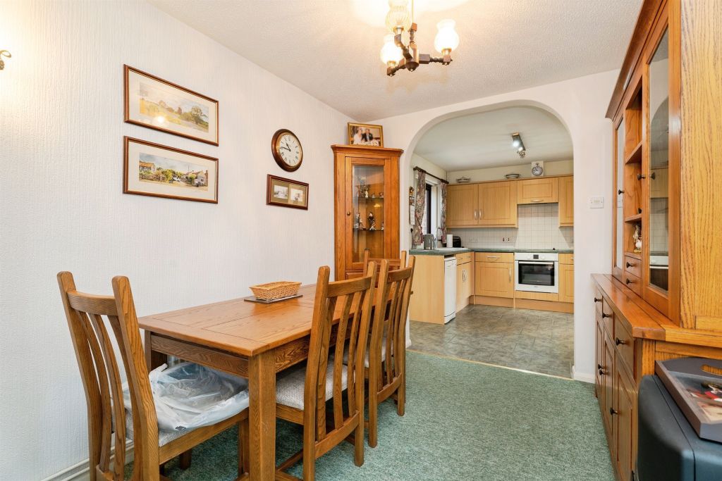 Property photo 3 of 27
