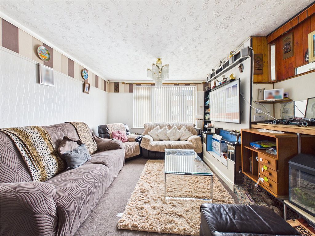 Property photo 2 of 18 Picture No. 11