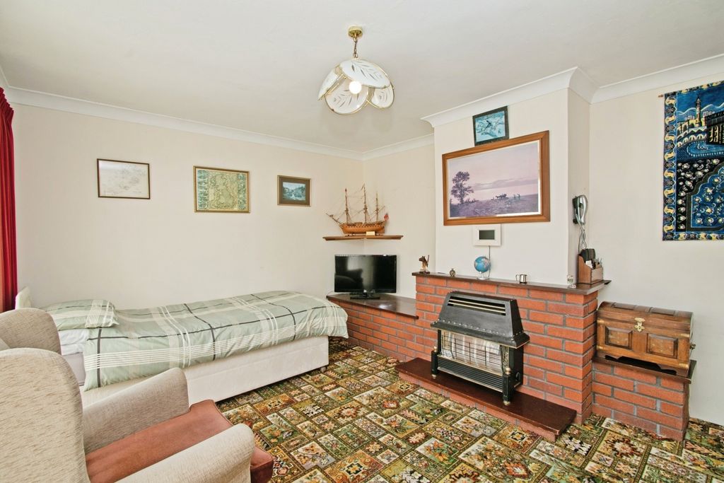 Property photo 2 of 13 Lounge