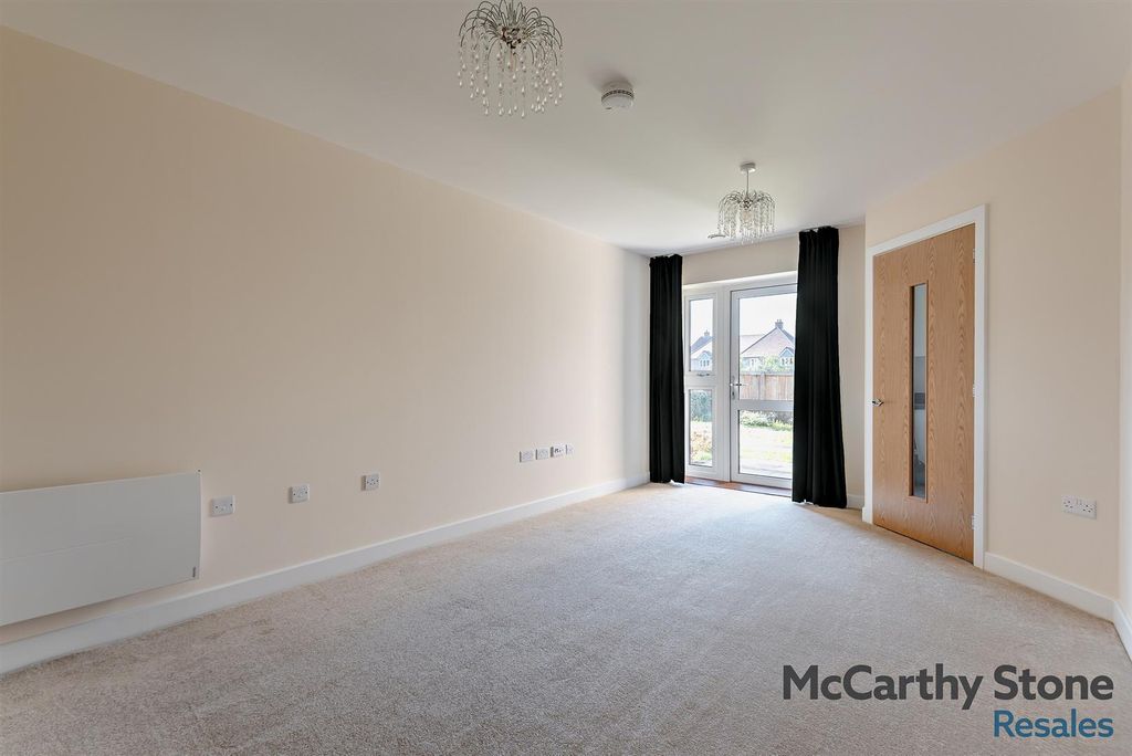 Property photo 2 of 28 8665965-Interior04-800.Jpg