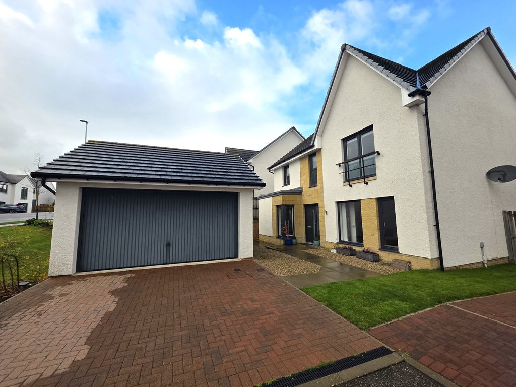 Property photo 1 of 24