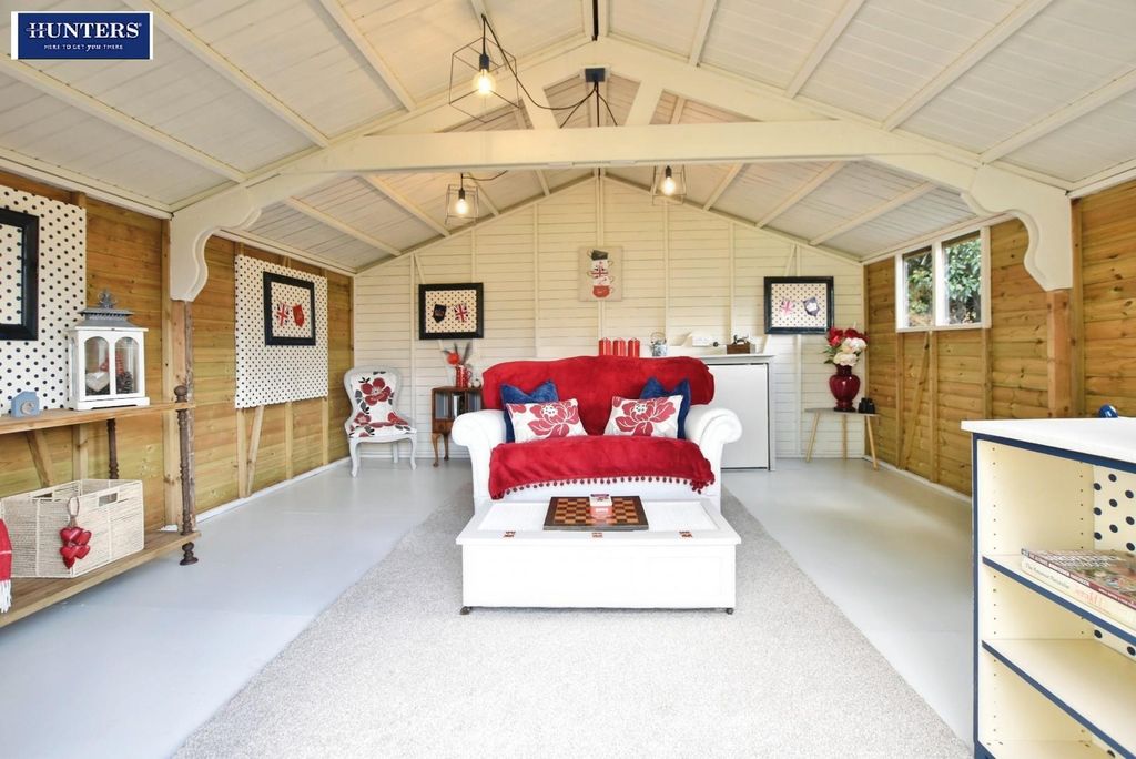 Property photo 3 of 26 Summer House