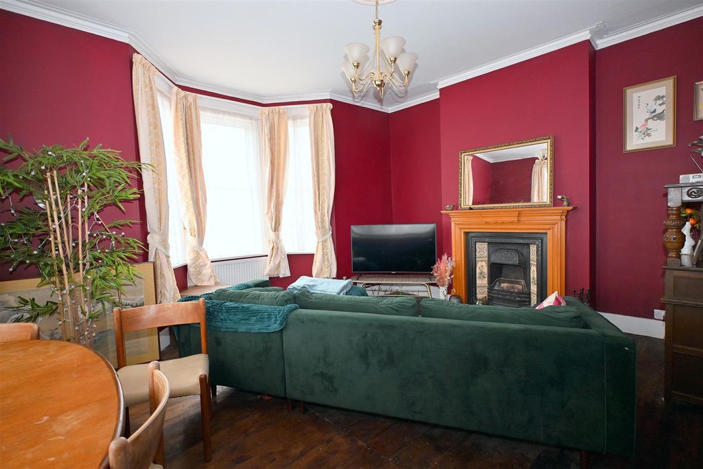 Property photo 3 of 15 Sitting Room