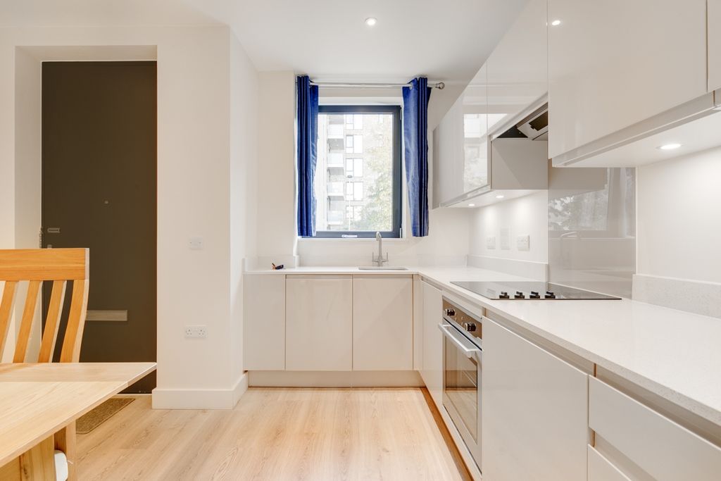 Property photo 3 of 28 Kitchen