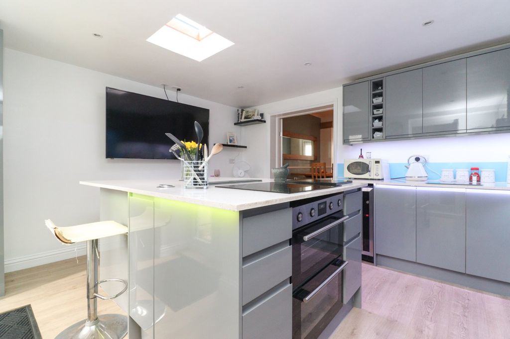 Property photo 3 of 14 Picture 3