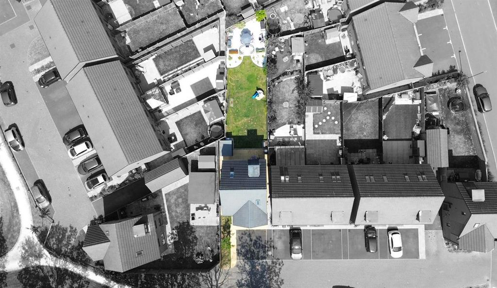 Property photo 2 of 22 Approach
