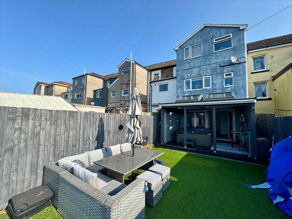 Property photo 2 of 29