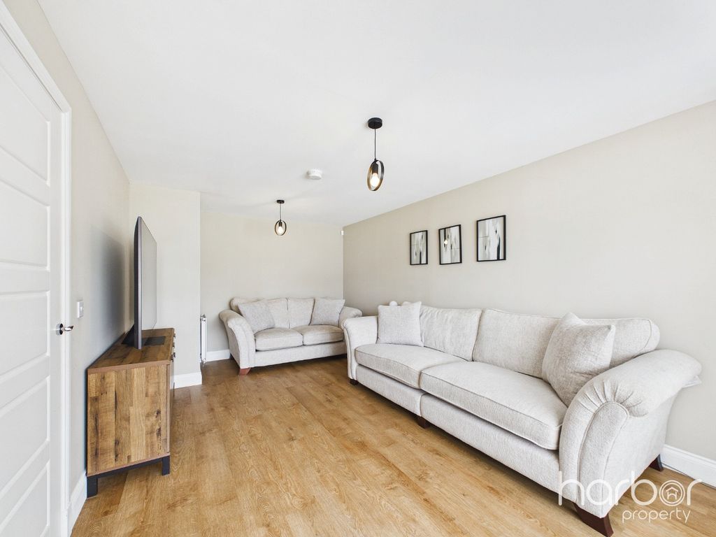 Property photo 3 of 24 5316025
