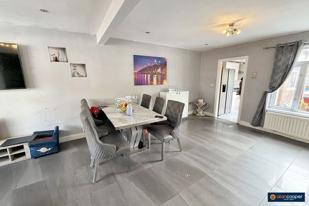 Property photo 3 of 13 2022752