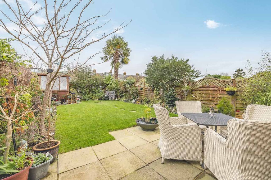 Property photo 2 of 19