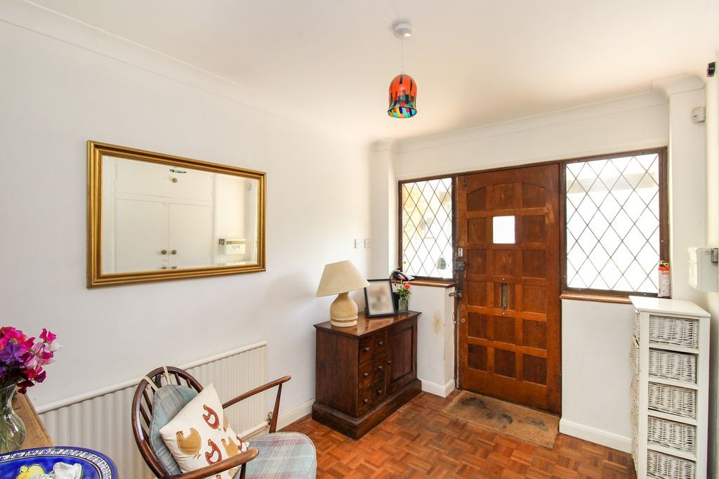 Property photo 2 of 21 Entrance Hall