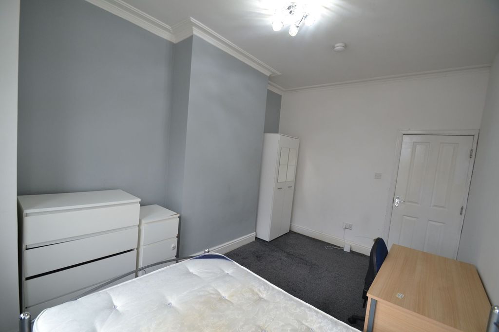 Property photo 2 of 26 A Clean And Bright Student Bedroom Featuring A Bed...