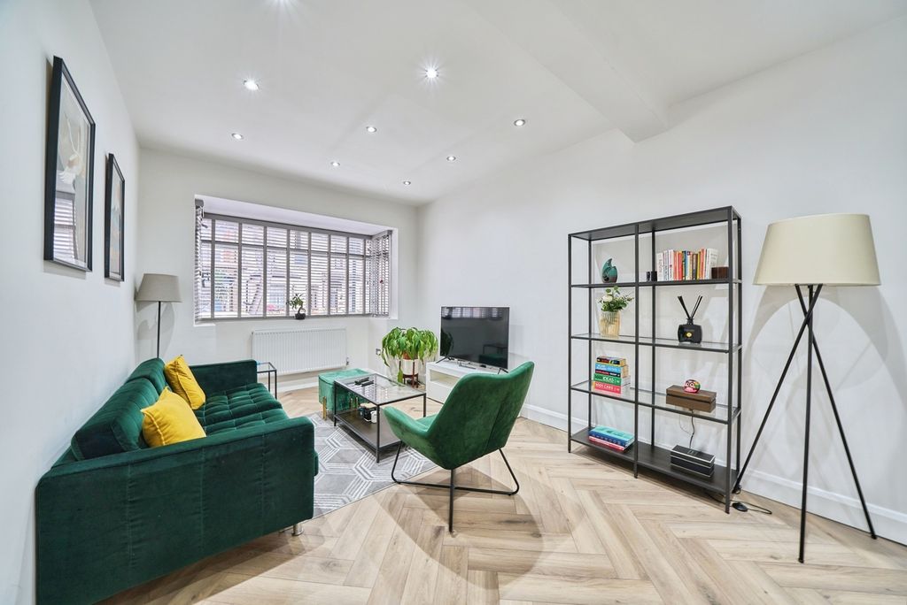 Property photo 1 of 18 Pbox-Img.Jpg