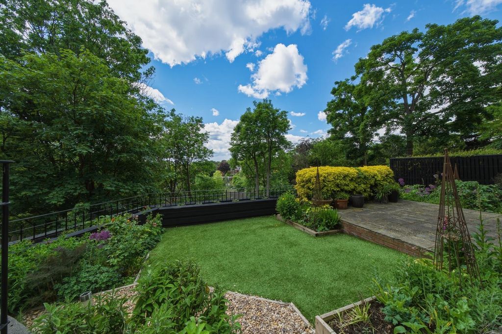 Additional image 28 of 4 bed flat for saleNewcastle Drive, The Park NG7