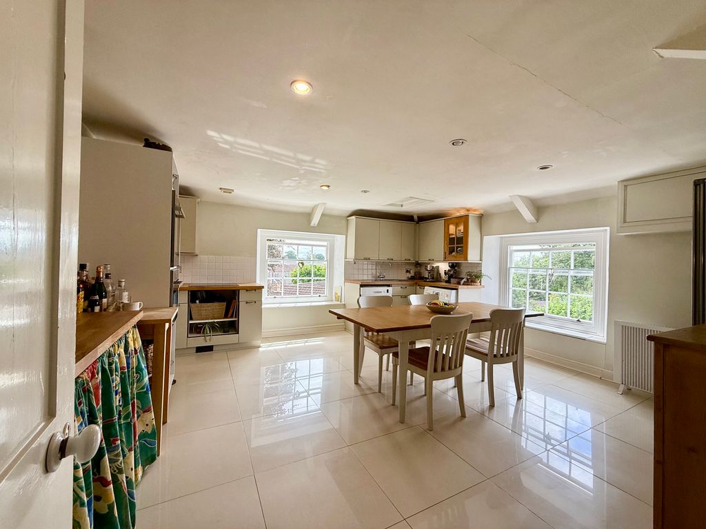 Property photo 3 of 15 Kitchen