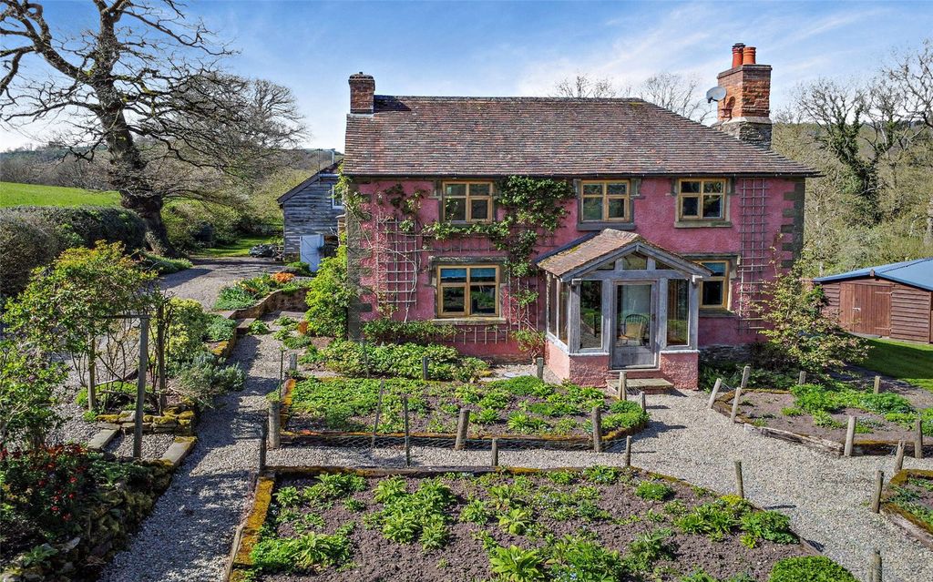 Property photo 2 of 20 Lower Carwood