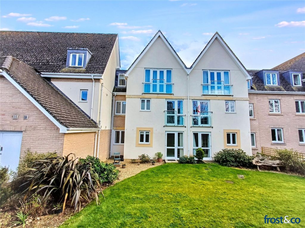 Property photo 1 of 14 Sandbanks Road