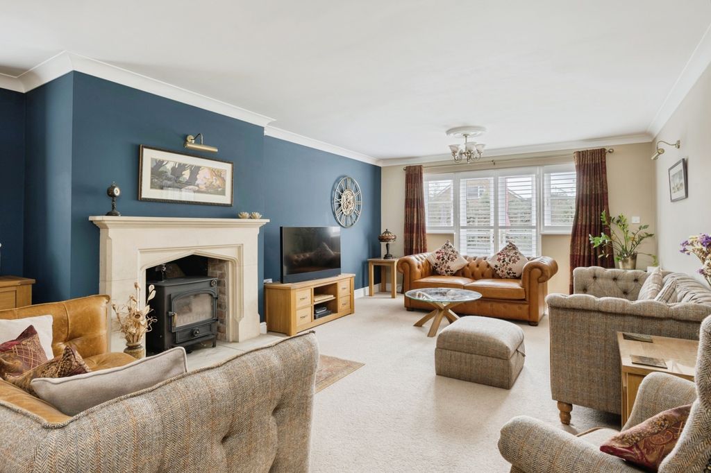 Property photo 3 of 25 Pbox-Img.Jpg
