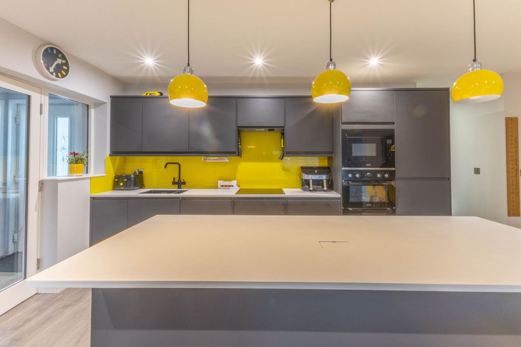 Property photo 3 of 25