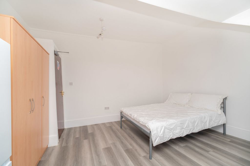 Property photo 3 of 19 Pbox-Img.Jpg