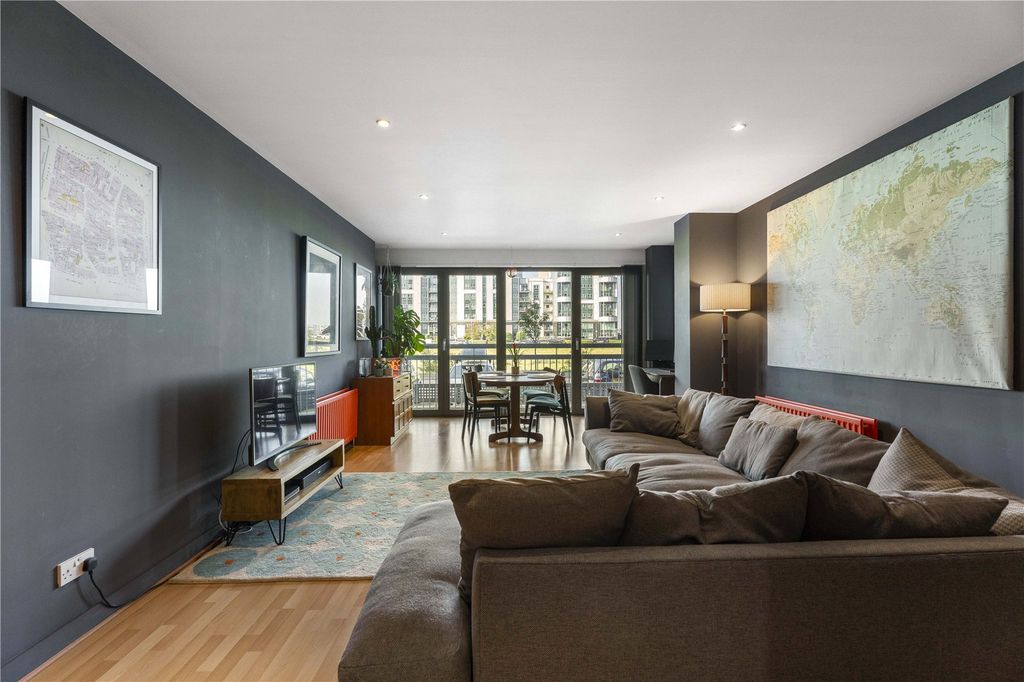 Property photo 2 of 16 Western Harbour Terr