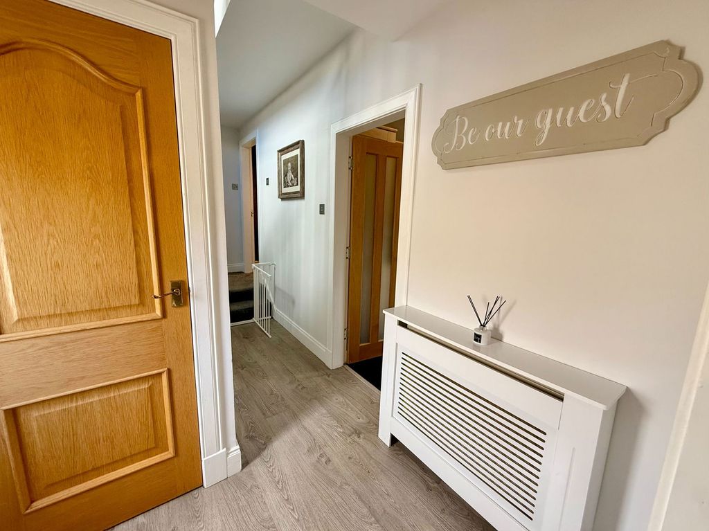 Property photo 2 of 33