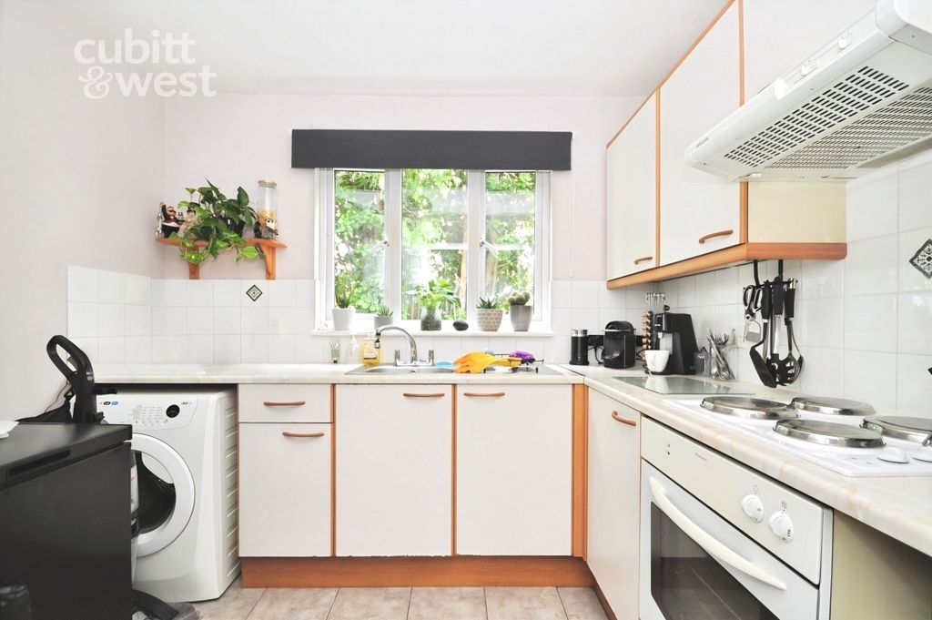 Property photo 3 of 7 Kitchen