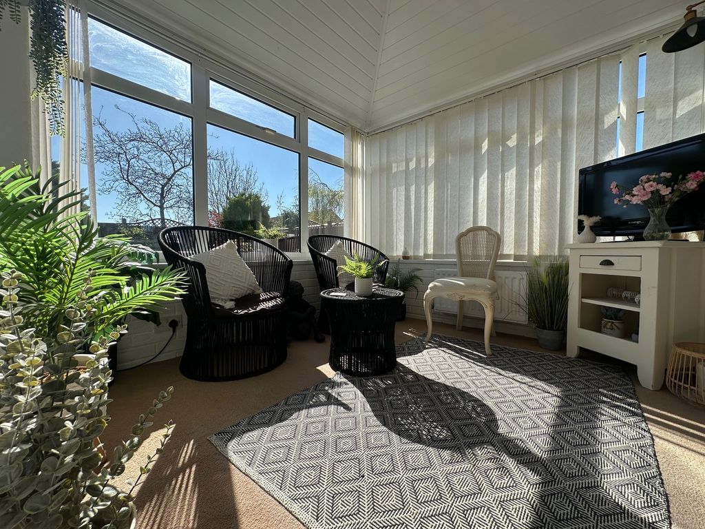 Property photo 3 of 19 Conservatory