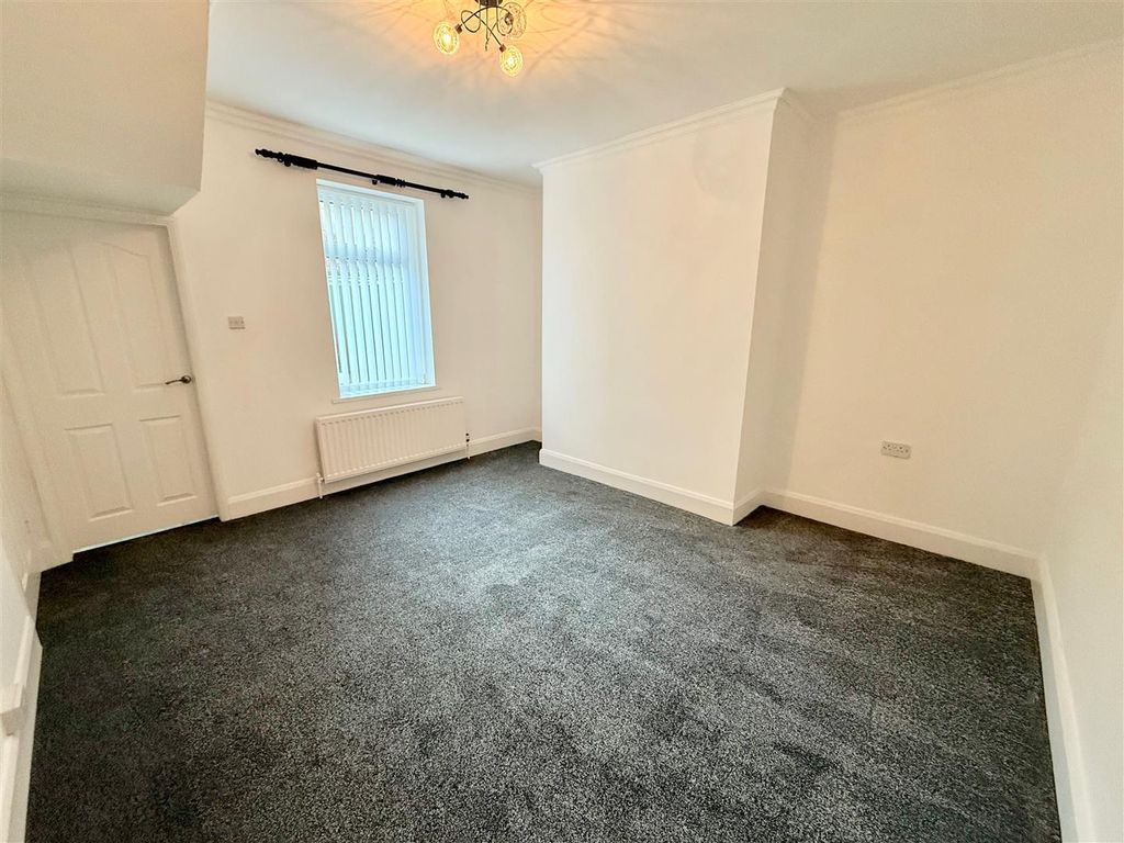Property photo 3 of 11 Dining