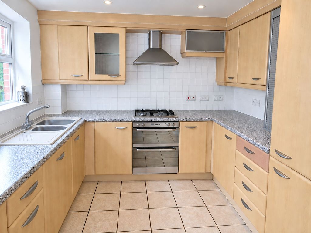 Property photo 3 of 17 Kitchen