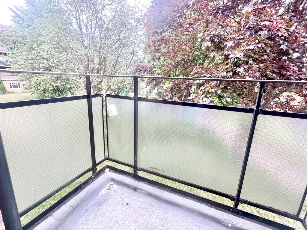 Property photo 3 of 7 Balcony