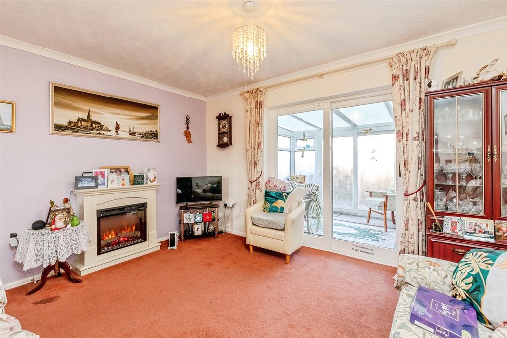 Property photo 2 of 13 Lounge