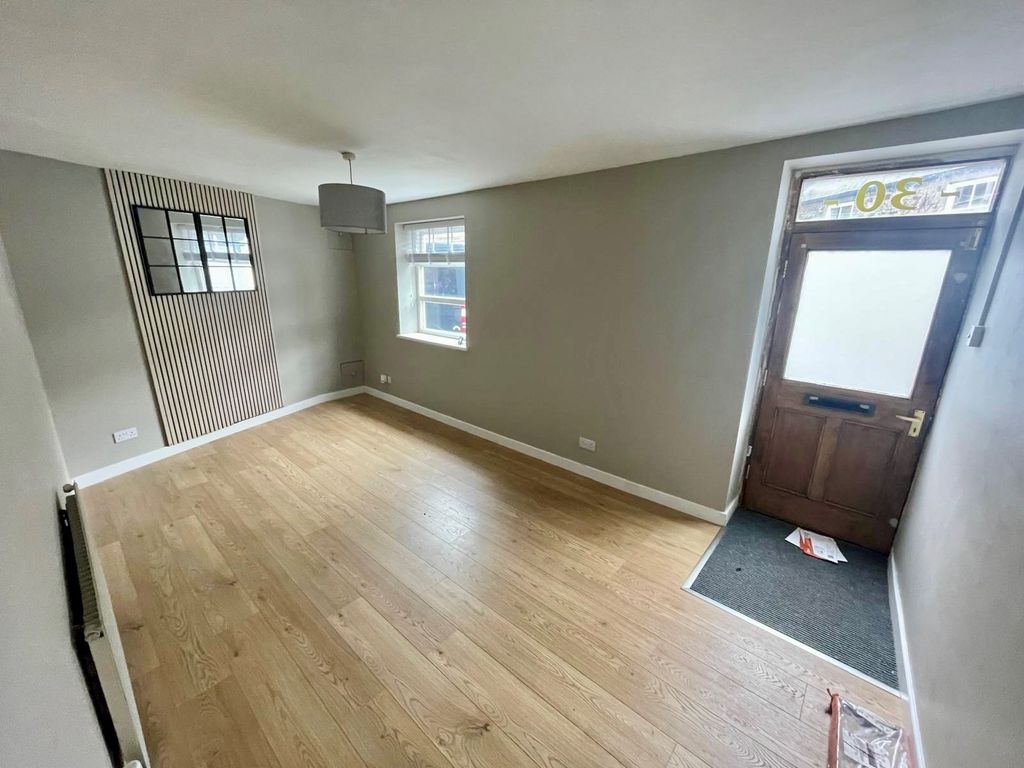 Property photo 2 of 6 Lounge