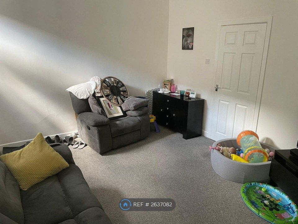 Property photo 2 of 14 Living Room